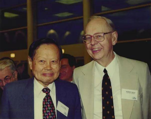 金灿荣：今日送别杨振宁<strong></p>
<p>二三四五股票</strong>，他的贡献已经远远超过诺贝尔奖