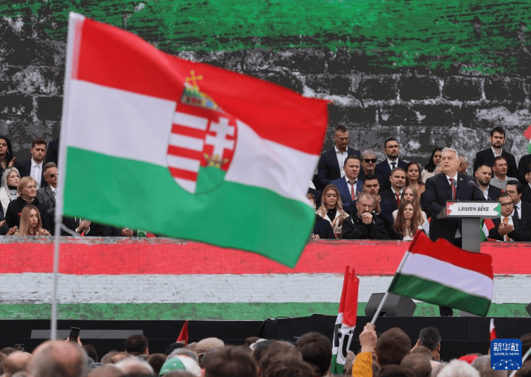 手机报·晚报丨每周一天“无作业日”<strong></p>
<p>二三四五股票</strong>，如何实施？神舟二十一号，近日择机发射！