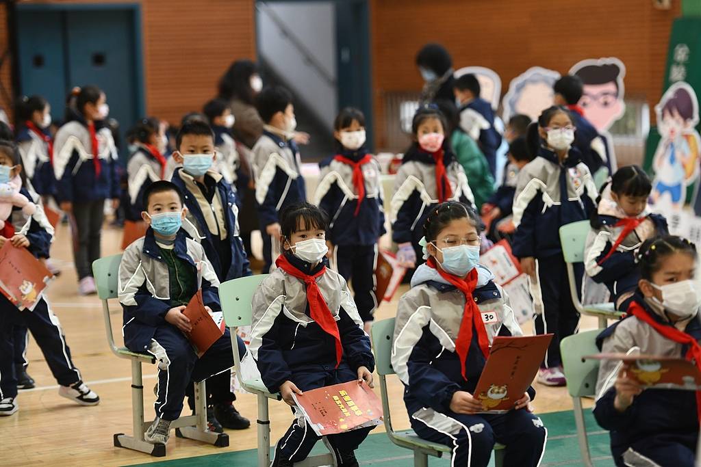 教育部严禁频繁考试<strong></p>
<p>二三四五股票</strong>，小学生快被“考考考”搞疯了