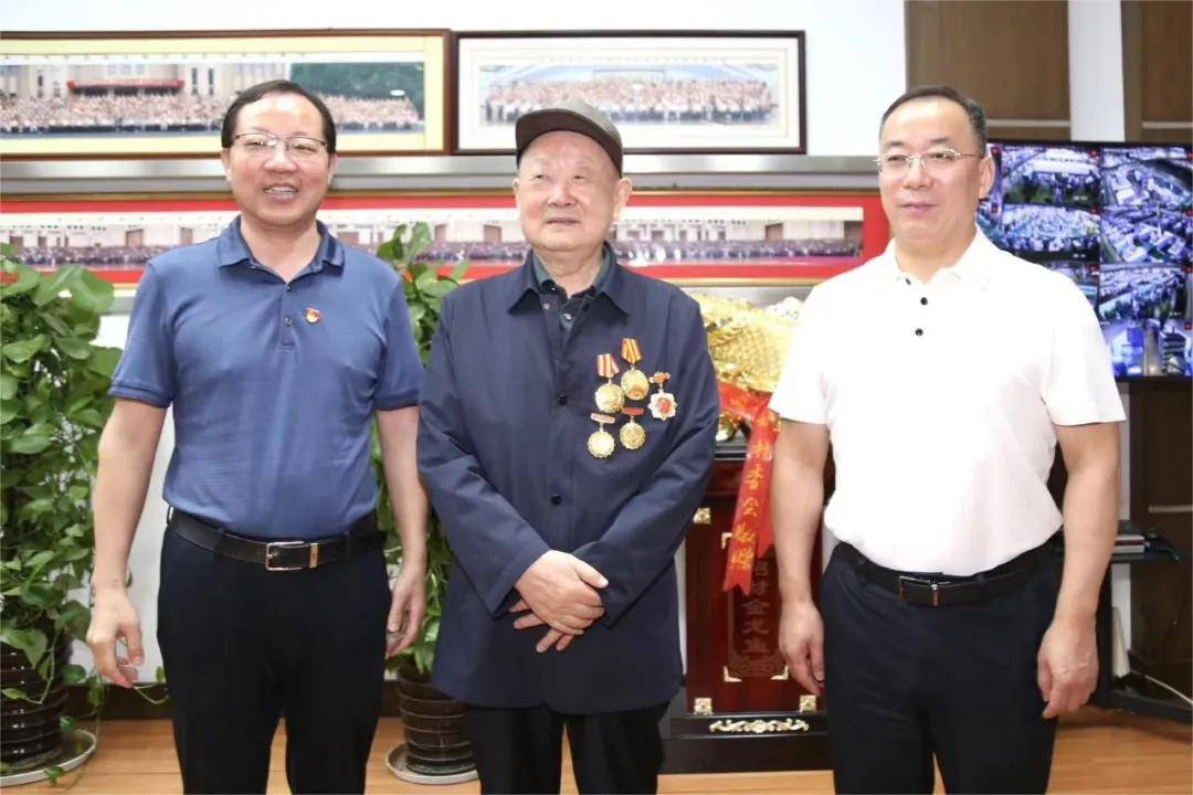 一代传奇苏商谢幕：镇江放牛娃做出370亿元市值公司；儿子早已接班<strong></p>
<p>招商银行股票</strong>，闯入特斯拉核心供应链