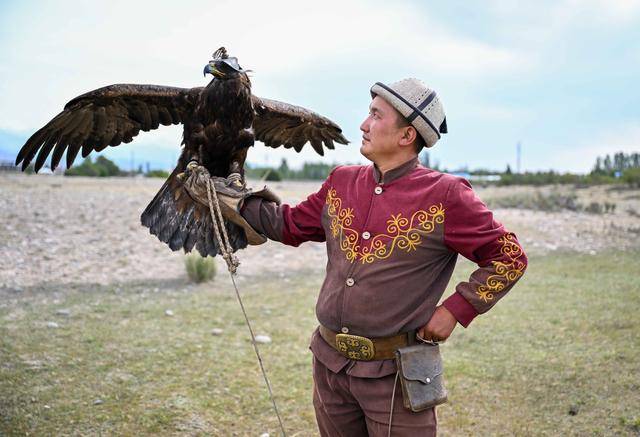 青年说 | 到中亚<strong></p>
<p>招商银行股票</strong>，奔赴一场激动人心的“探秘”