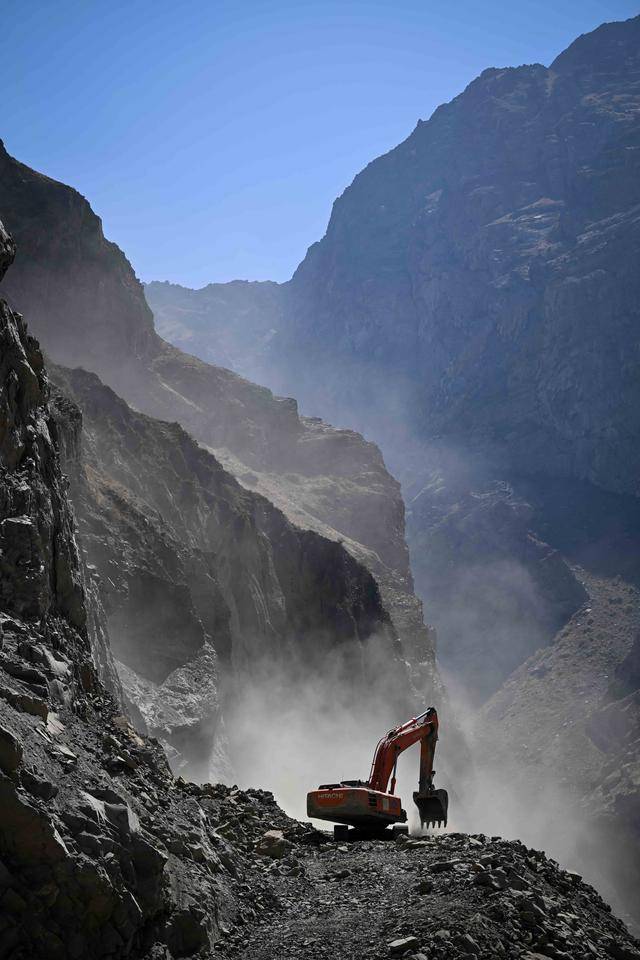 青年说 | 到中亚<strong></p>
<p>招商银行股票</strong>，奔赴一场激动人心的“探秘”