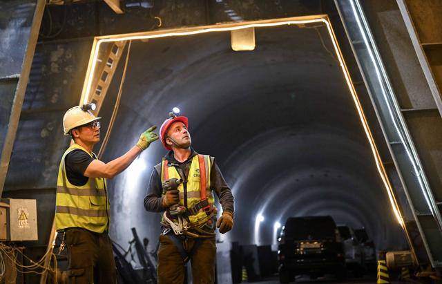 青年说 | 到中亚<strong></p>
<p>招商银行股票</strong>，奔赴一场激动人心的“探秘”