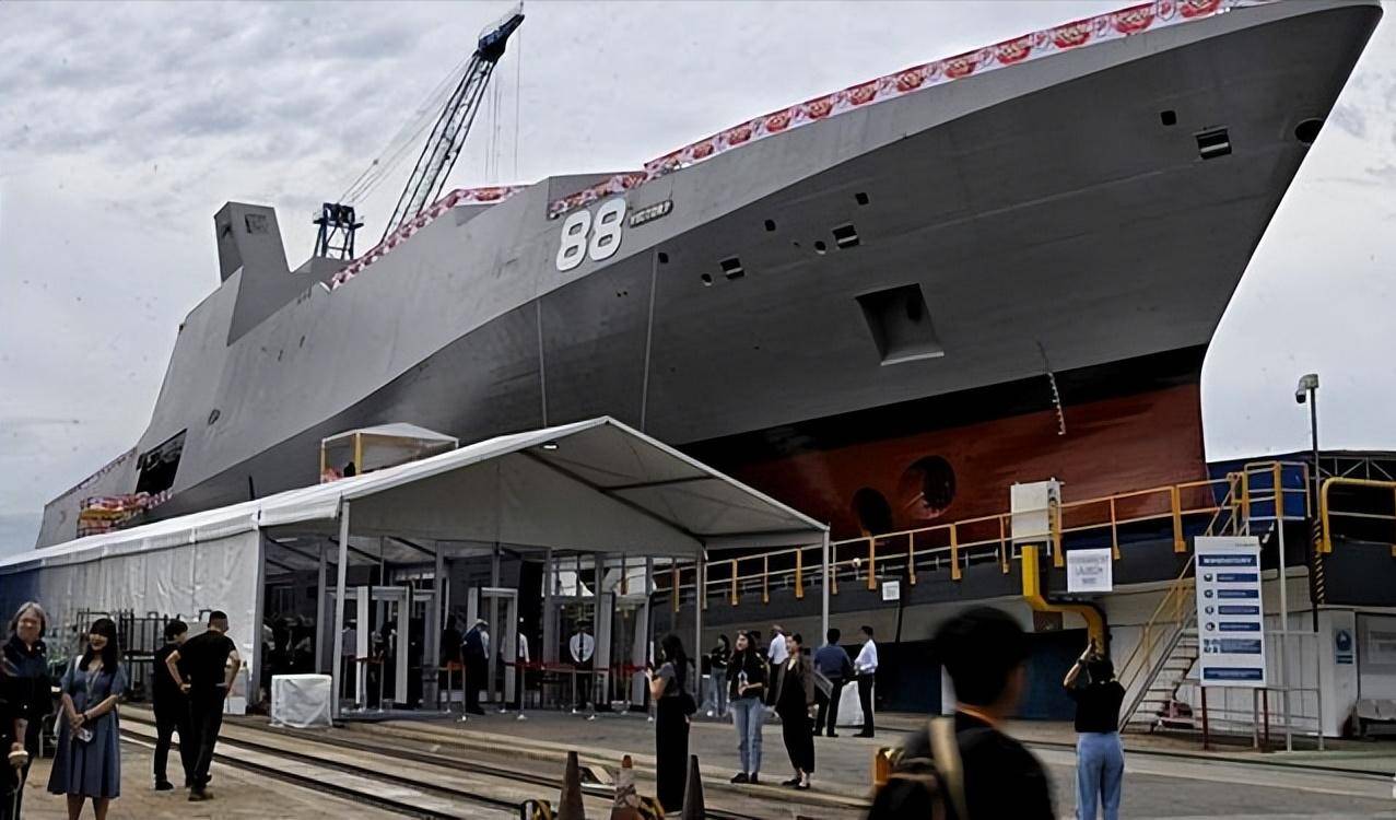 人口不足600万的小国<strong></p>
<p>招商银行股票</strong>,建造8000吨级大型战舰,新加坡“胜利号”多用途战斗舰亮相