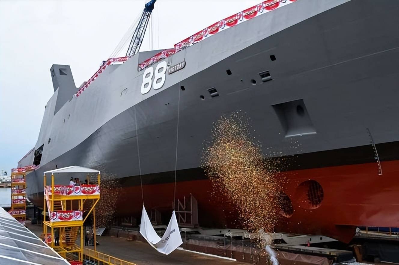 人口不足600万的小国<strong></p>
<p>招商银行股票</strong>,建造8000吨级大型战舰,新加坡“胜利号”多用途战斗舰亮相