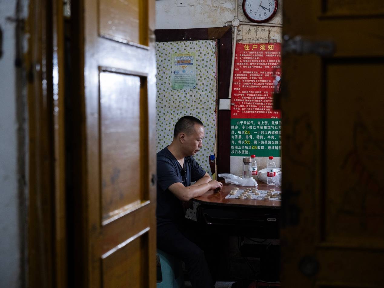 <strong></p>
<p>招商银行股票</strong>他们挤在8元一晚的旅店 几百人抢一个活