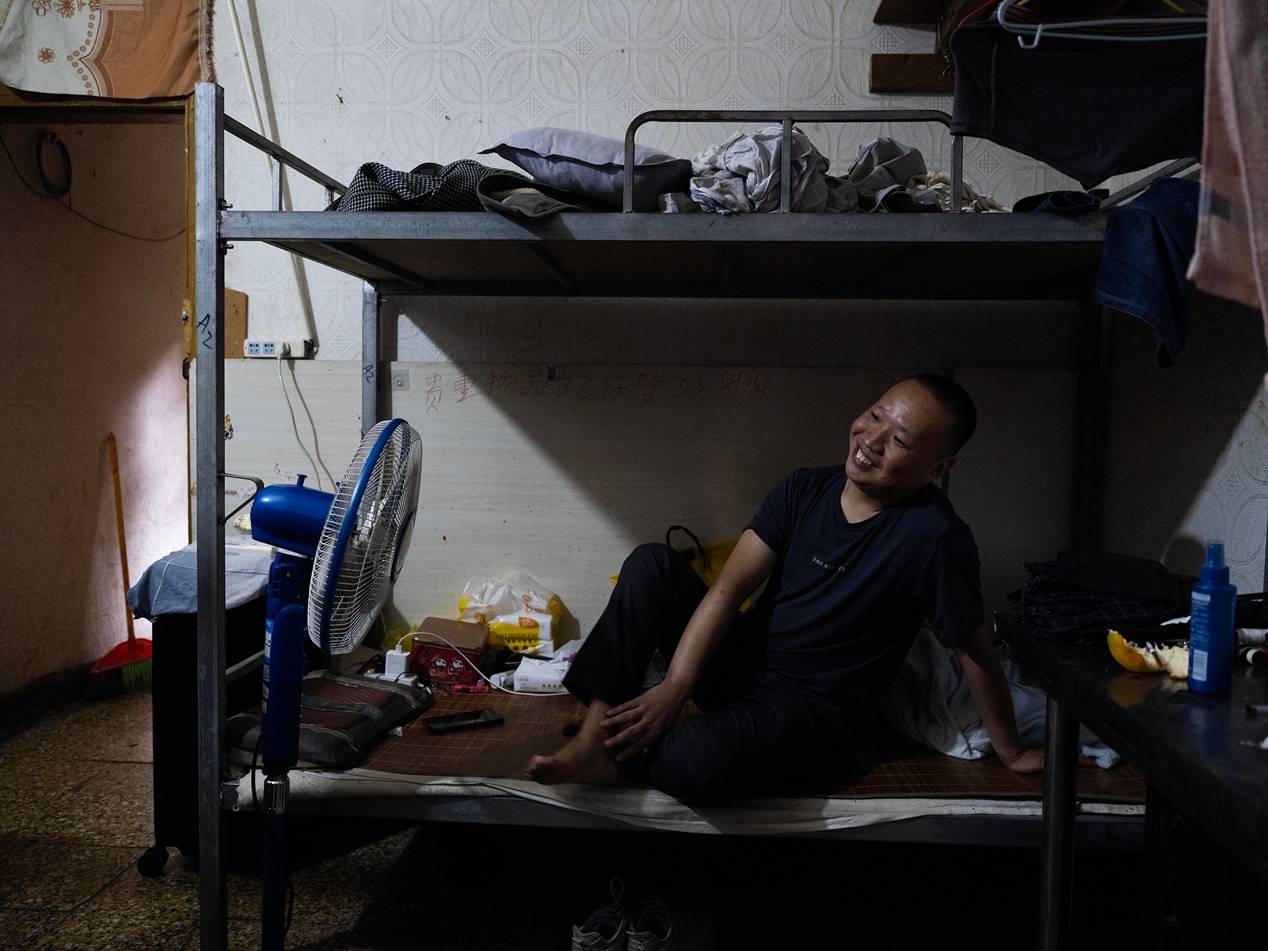 <strong></p>
<p>招商银行股票</strong>他们挤在8元一晚的旅店 几百人抢一个活