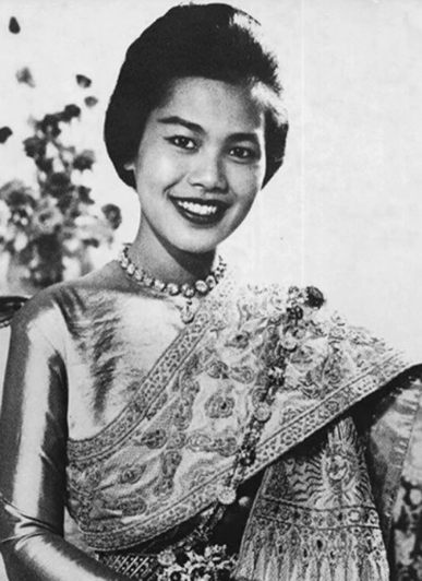 泰国王太后诗丽吉去世<strong></p>
<p>招商银行股票</strong>，留下19顶奢华王冠和她的传奇一生