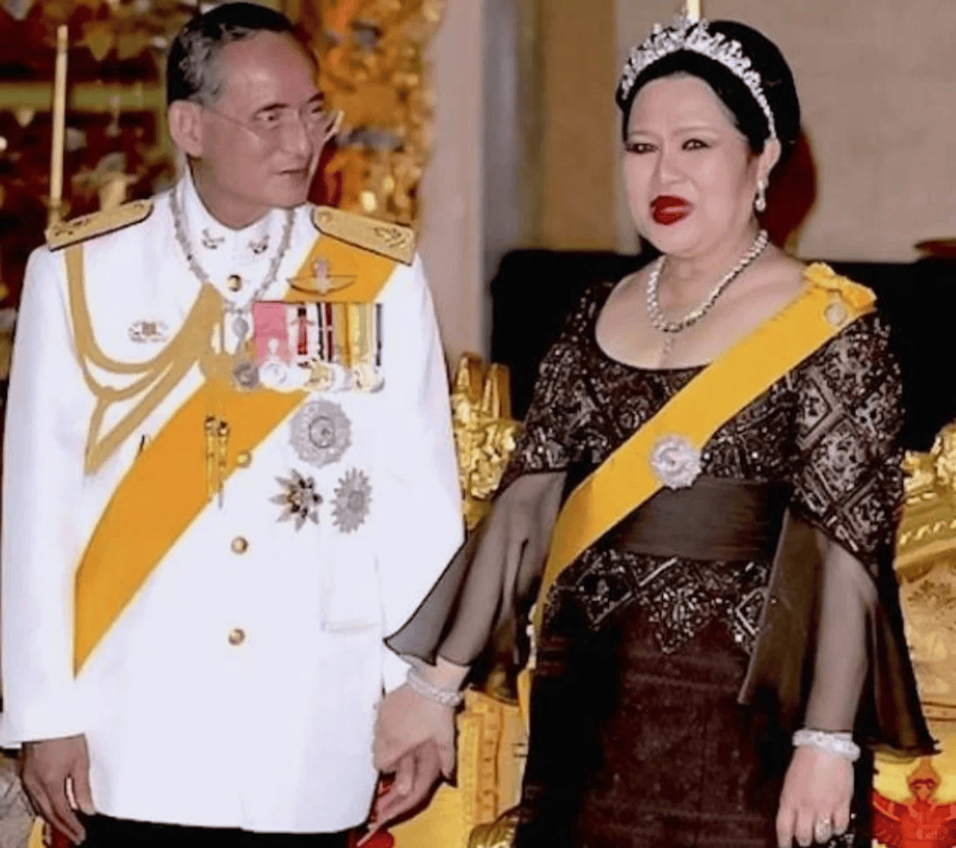 泰国王太后诗丽吉去世<strong></p>
<p>招商银行股票</strong>，留下19顶奢华王冠和她的传奇一生