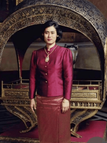 泰国王太后诗丽吉去世<strong></p>
<p>招商银行股票</strong>，留下19顶奢华王冠和她的传奇一生