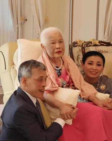 泰国王太后诗丽吉去世<strong></p>
<p>招商银行股票</strong>，留下19顶奢华王冠和她的传奇一生