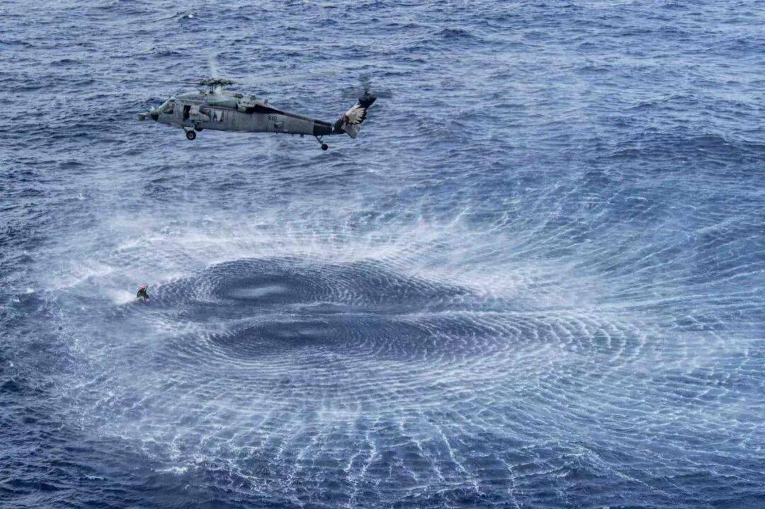 美海军在南海连摔两架飞机<strong></p>
<p>光大证券股票</strong>，因电磁攻击？中国军号发文