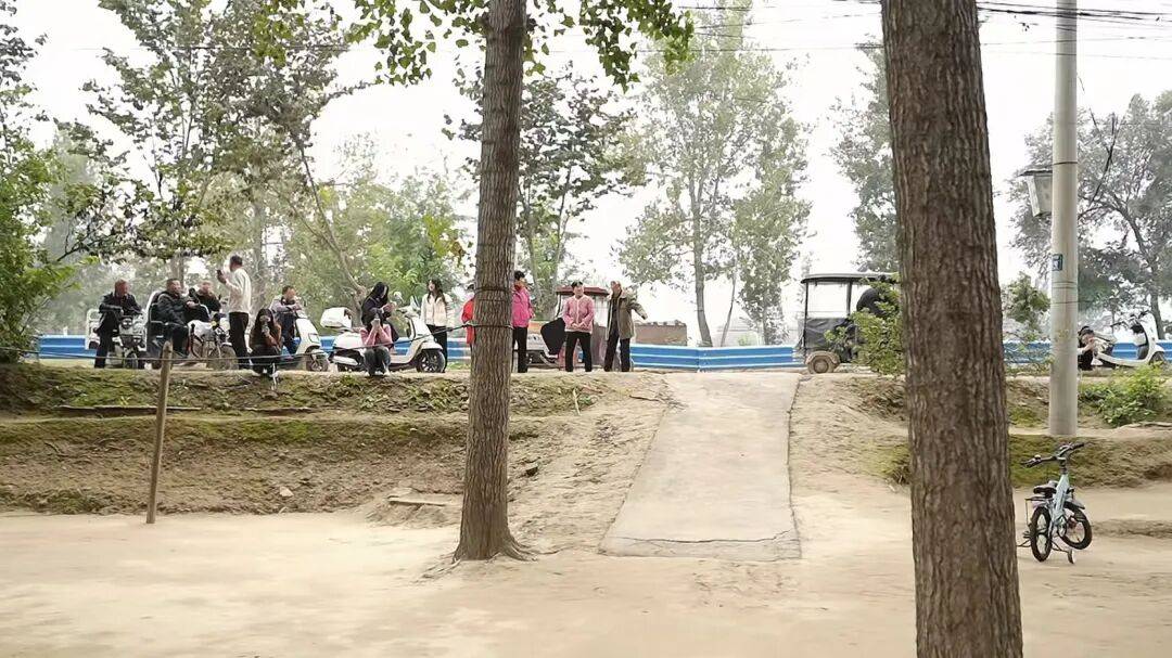 河南66岁大爷500平院子凭 “极致干净” 成网红打卡点<strong></p>
<p>光大证券股票</strong>,网友来时他满脸笑容带进参观