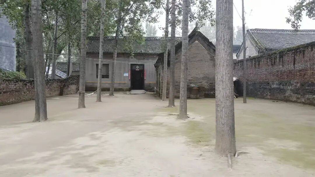 河南66岁大爷500平院子凭 “极致干净” 成网红打卡点<strong></p>
<p>光大证券股票</strong>,网友来时他满脸笑容带进参观