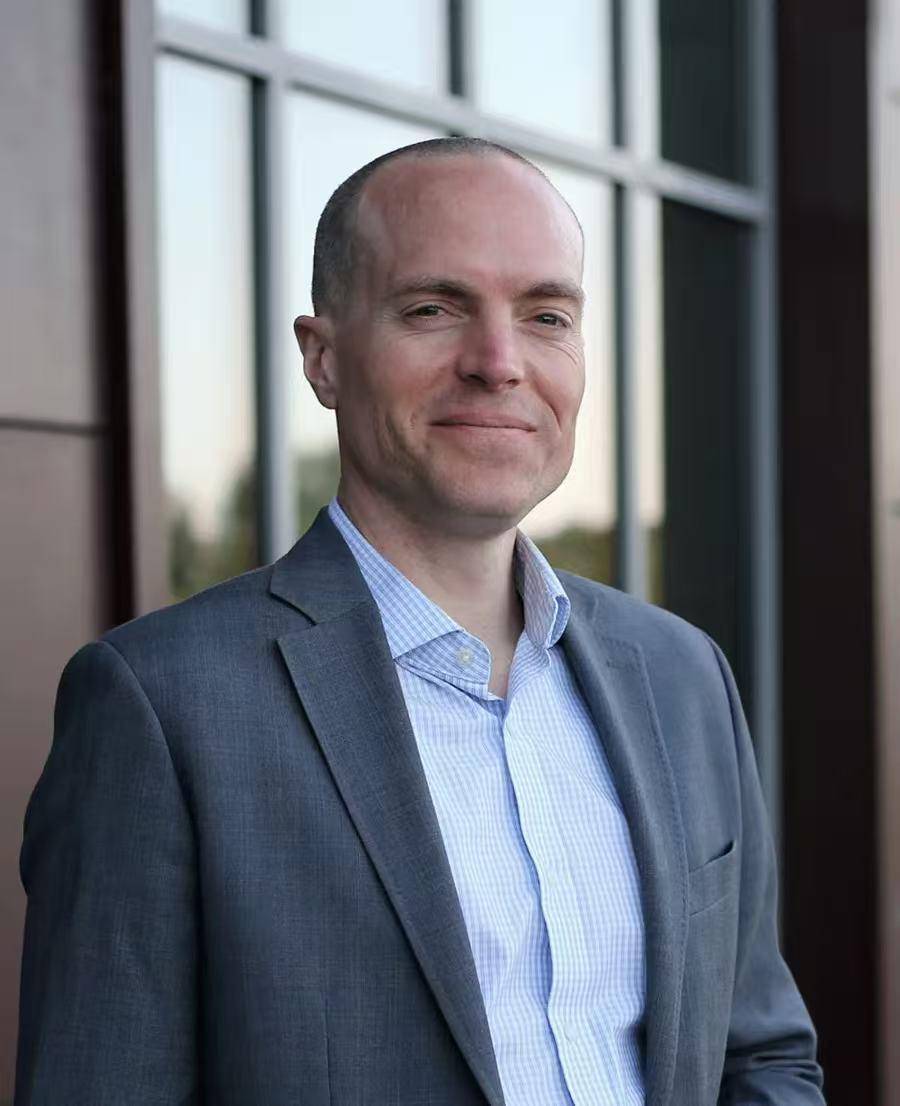 美籍校长与儿子老挝度假<strong></p>
<p>国际医学股票</strong>，遭5厘米长“杀人蜂”袭击，全身被蜇100多处双双殒命