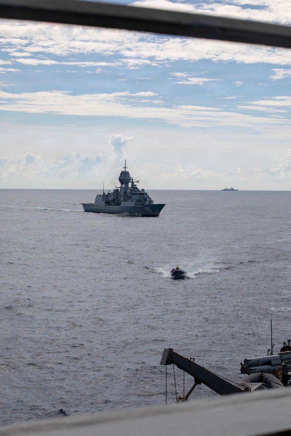 美军再度遭遇耻辱时刻：中国海军6艘战舰包围<strong></p>
<p>江南高纤股票</strong>，815舰插入南海演习