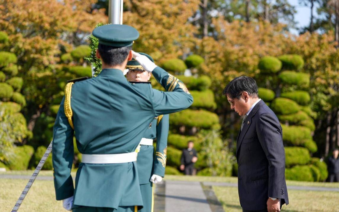 美军再度遭遇耻辱时刻：中国海军6艘战舰包围<strong></p>
<p>江南高纤股票</strong>，815舰插入南海演习