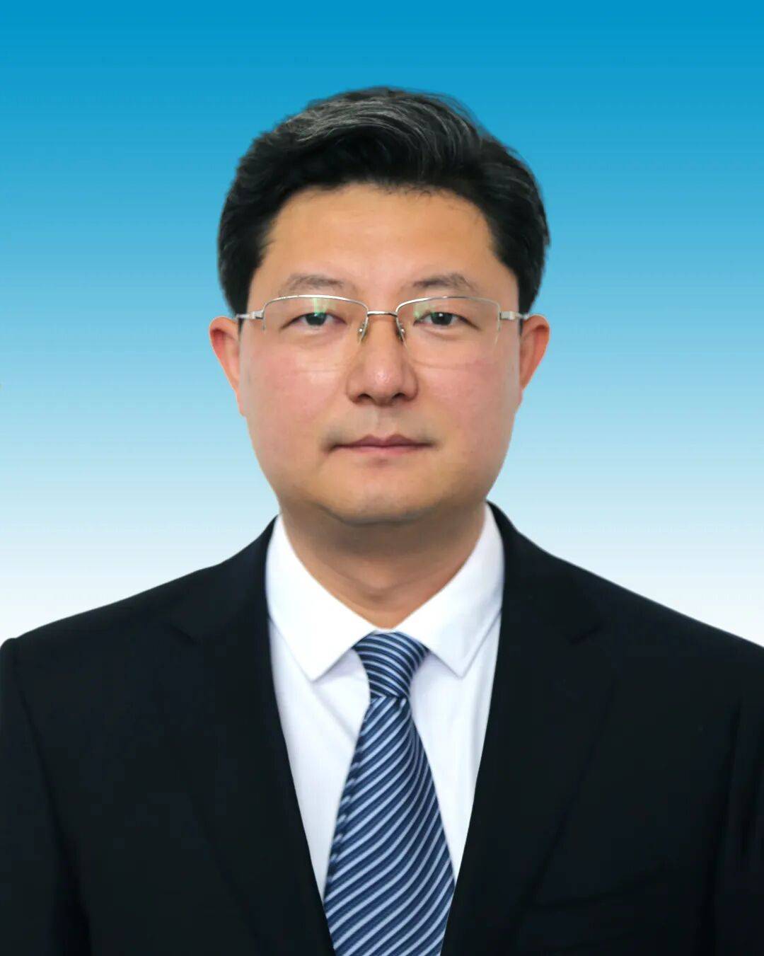 生于1985年<strong></p>
<p>江南高纤股票</strong>，赵鲁主动投案