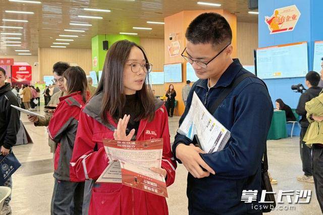 700余名退役军人及军属长沙求职<strong></p>
<p>江南高纤股票</strong>，165人达成意向