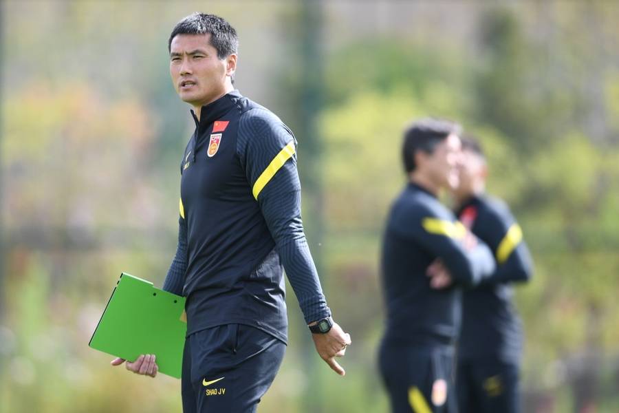 全球选聘四个月<strong></p>
<p>江南高纤股票</strong>，招来只有一年执教经历的本土教练，国足新帅竟是邵佳一