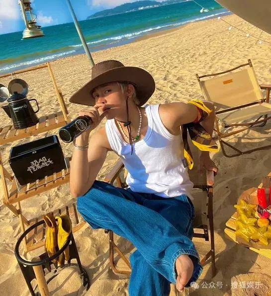 第三段婚姻亮红灯<strong></p>
<p>通化金马股票</strong>？他不会又要离婚了吧......