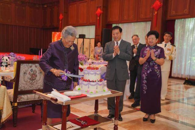 连续有两位国王访华<strong></p>
<p>通化金马股票</strong>，其中一位是建交以来首访，证明了什么？