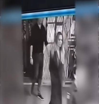 安吉丽娜·朱莉访乌<strong></p>
<p>通化金马股票</strong>,保镖被带走