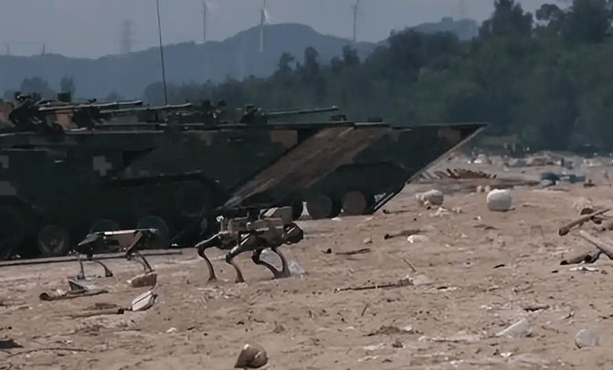 解放军“机器狼”投入台海<strong></p>
<p>燕京啤酒股票</strong>，集群抢滩动作丝滑