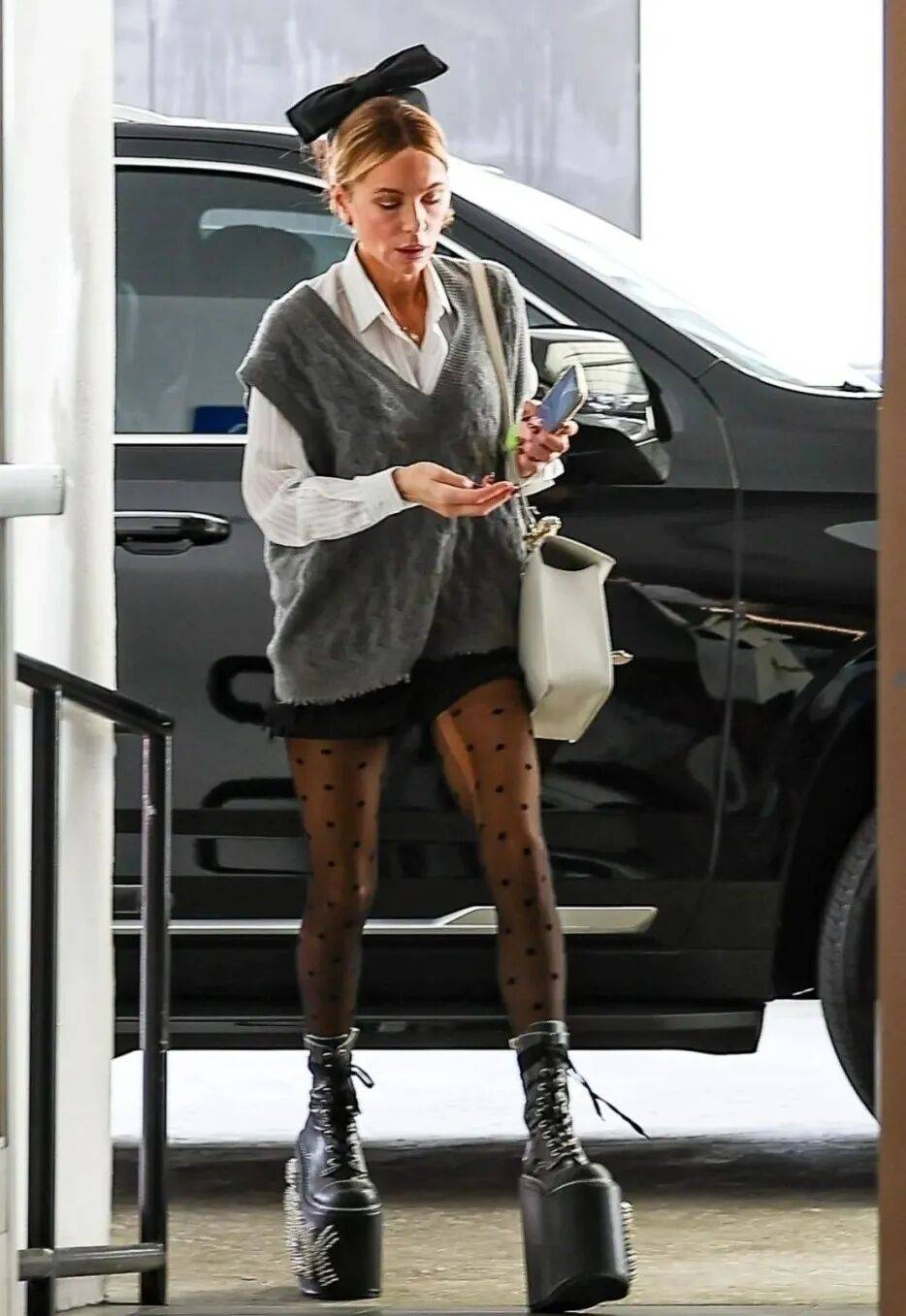 最美吸血鬼如今瘦成骷髅<strong></p>
<p>燕京啤酒股票</strong>？《珍珠港》女主究竟怎么了？