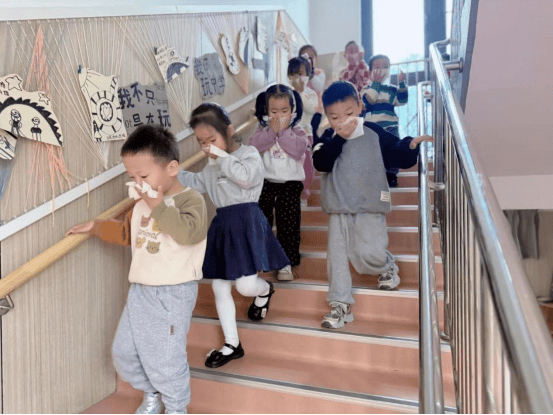 消防“童”行护安全 平安校园伴成长