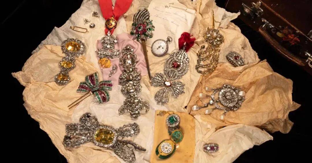 失踪百年的欧洲王室诅咒之钻重现<strong></p>
<p>美邦服饰股票</strong>，背后藏着一位忠贞皇后的惊人布局