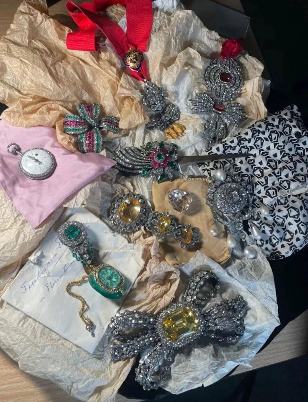 失踪百年的欧洲王室诅咒之钻重现<strong></p>
<p>美邦服饰股票</strong>，背后藏着一位忠贞皇后的惊人布局