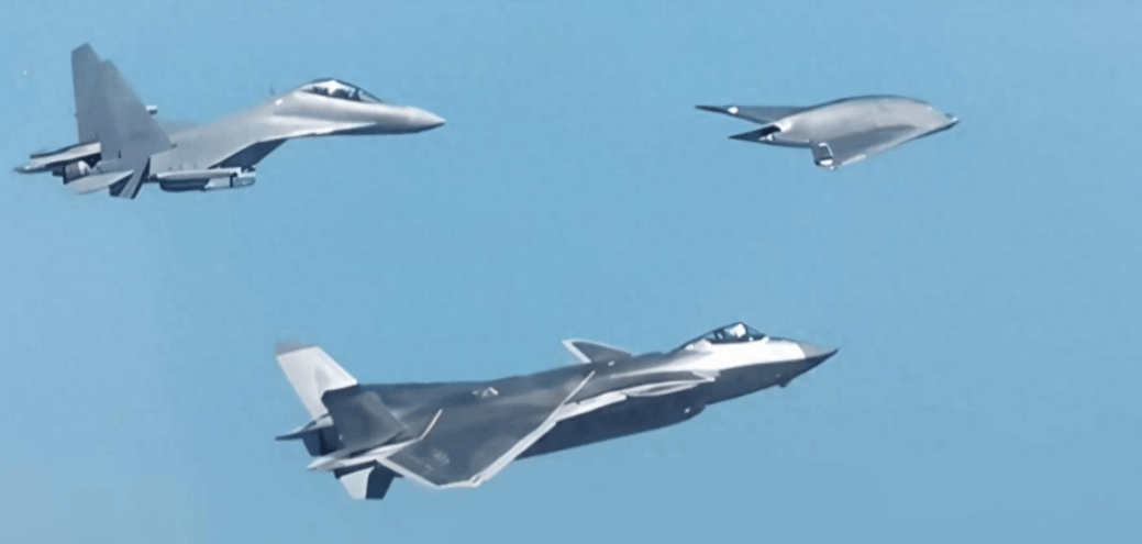 福建舰上班后<strong></p>
<p>中京电子股票</strong>，中国空军也不藏了！轰隆一声巨响，歼20旁多了架新战机