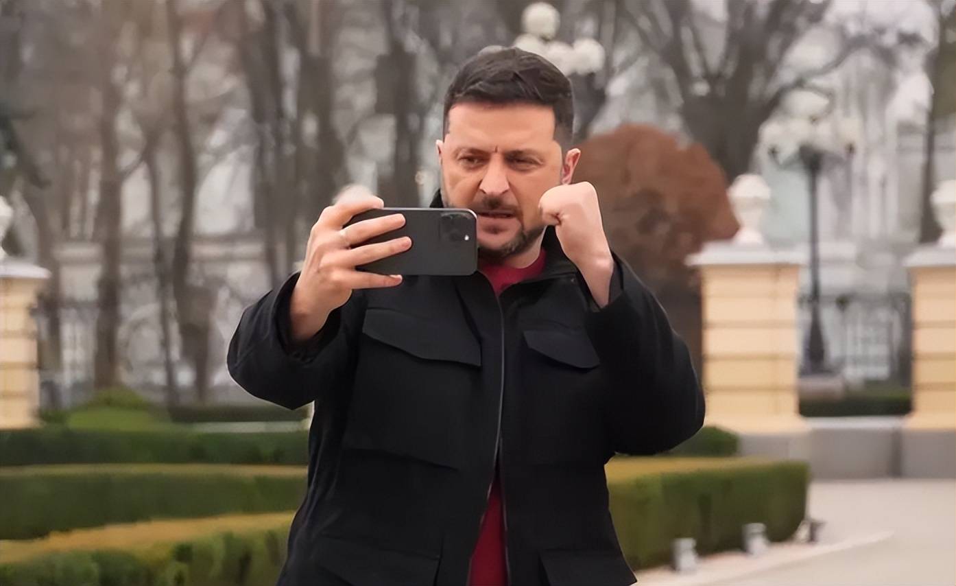 专访中途两度断电成笑柄!泽连斯基宣称乌克兰将胜利<strong></p>
<p>中京电子股票</strong>,实则美军撤离援乌弹药缺口达 40%?