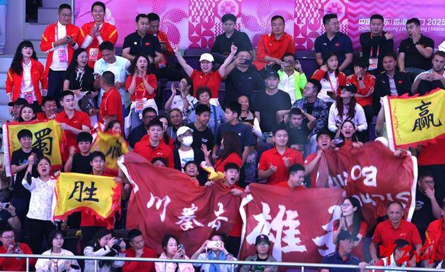 全运会拳击男子80公斤级决赛<strong></p>
<p>中京电子股票</strong>，王小保夺冠！