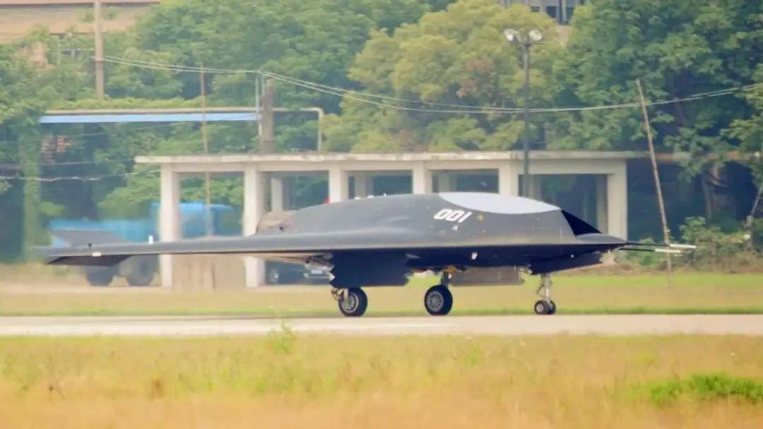 代号“玄龙”！攻击-11官宣服役<strong></p>
<p>沃森生物股票</strong>，与歼-20、歼-16编队飞行