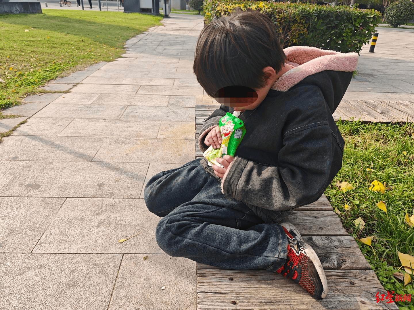 现场走访“女孩寒冬穿拖鞋捡食”一家：还有一个4岁妹妹<strong></p>
<p>沃森生物股票</strong>，当地正为两个孩子联系学校|求真
