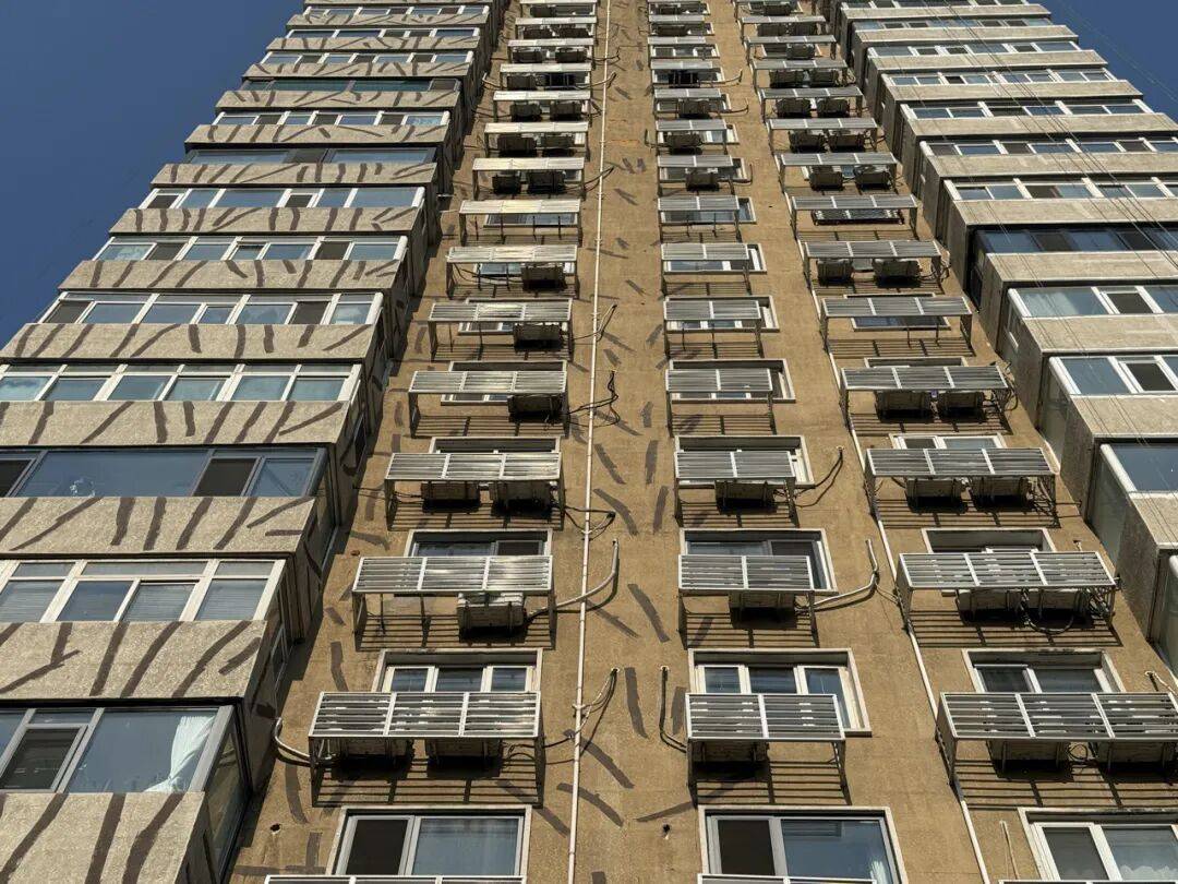 四环边这栋“补丁大楼”挺吓人<strong></p>
<p>沃森生物股票</strong>，物业：明年改造丨有事儿@新京报