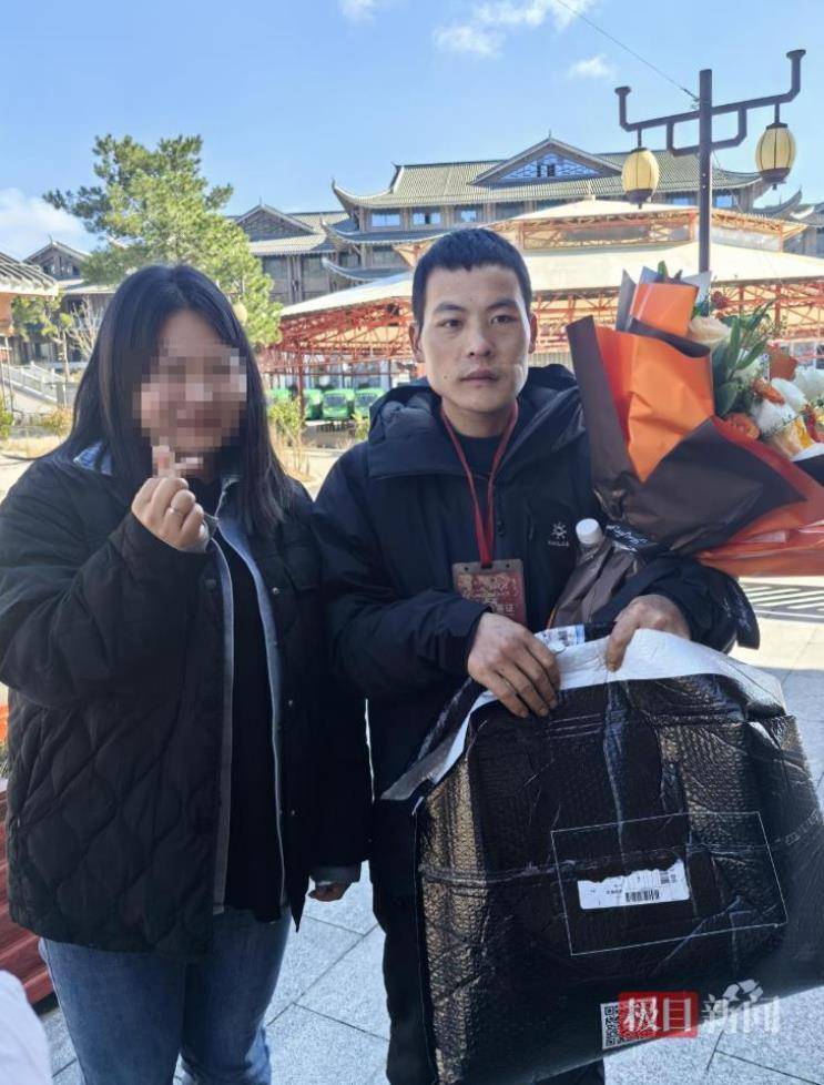 29岁女粉丝专程上山送礼物<strong></p>
<p>大洋电机股票</strong>，声称想做张家界荒野求生选手“刀疤哥”的老婆