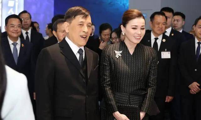 泰国王后访华“穿搭九宫格”出圈<strong></p>
<p>上港集团股票</strong>，隆重珠宝展现用心诚意