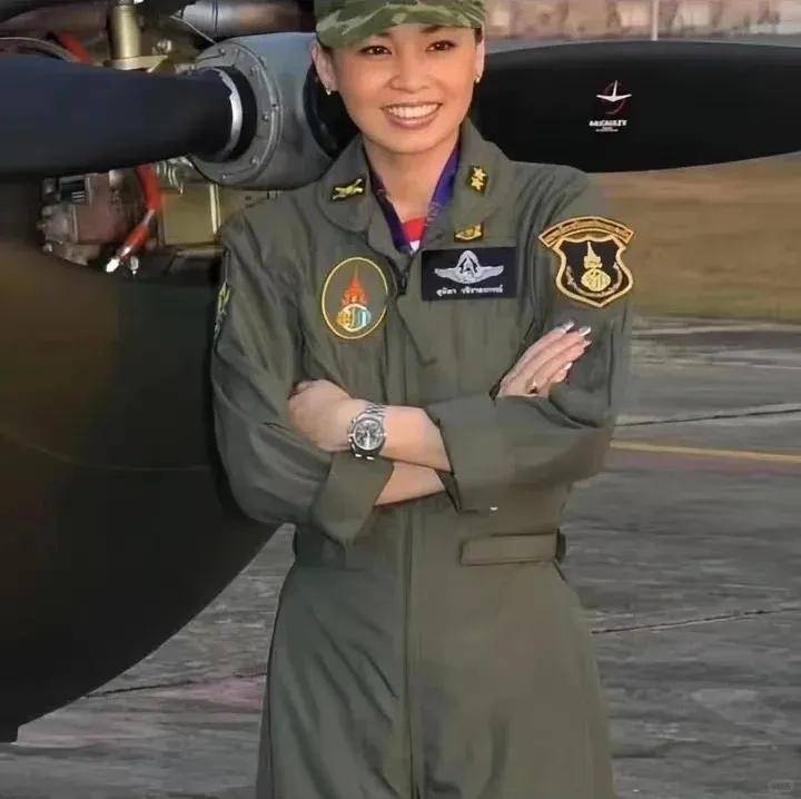 泰国王后访华“穿搭九宫格”出圈<strong></p>
<p>上港集团股票</strong>，隆重珠宝展现用心诚意