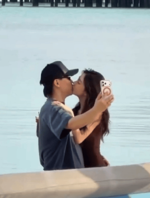 考古|胡彦斌易梦玲恋情曝光！相差16岁横跨歌手网红领域<strong></p>
<p>上港集团股票</strong>，25年底最让人震惊的情侣出现