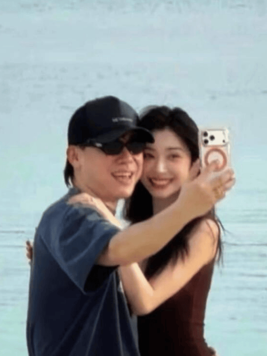 考古|胡彦斌易梦玲恋情曝光！相差16岁横跨歌手网红领域<strong></p>
<p>上港集团股票</strong>，25年底最让人震惊的情侣出现