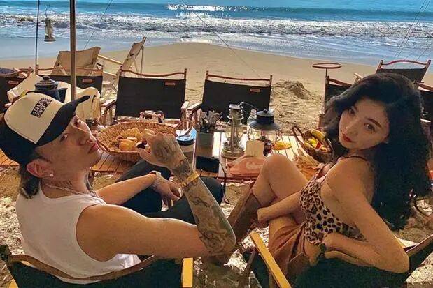 考古|胡彦斌易梦玲恋情曝光！相差16岁横跨歌手网红领域<strong></p>
<p>上港集团股票</strong>，25年底最让人震惊的情侣出现