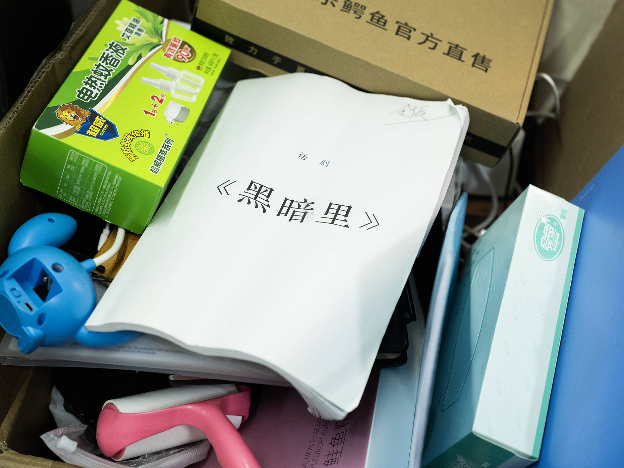 工人父母砸20万培养 00后演员没戏拍送外卖