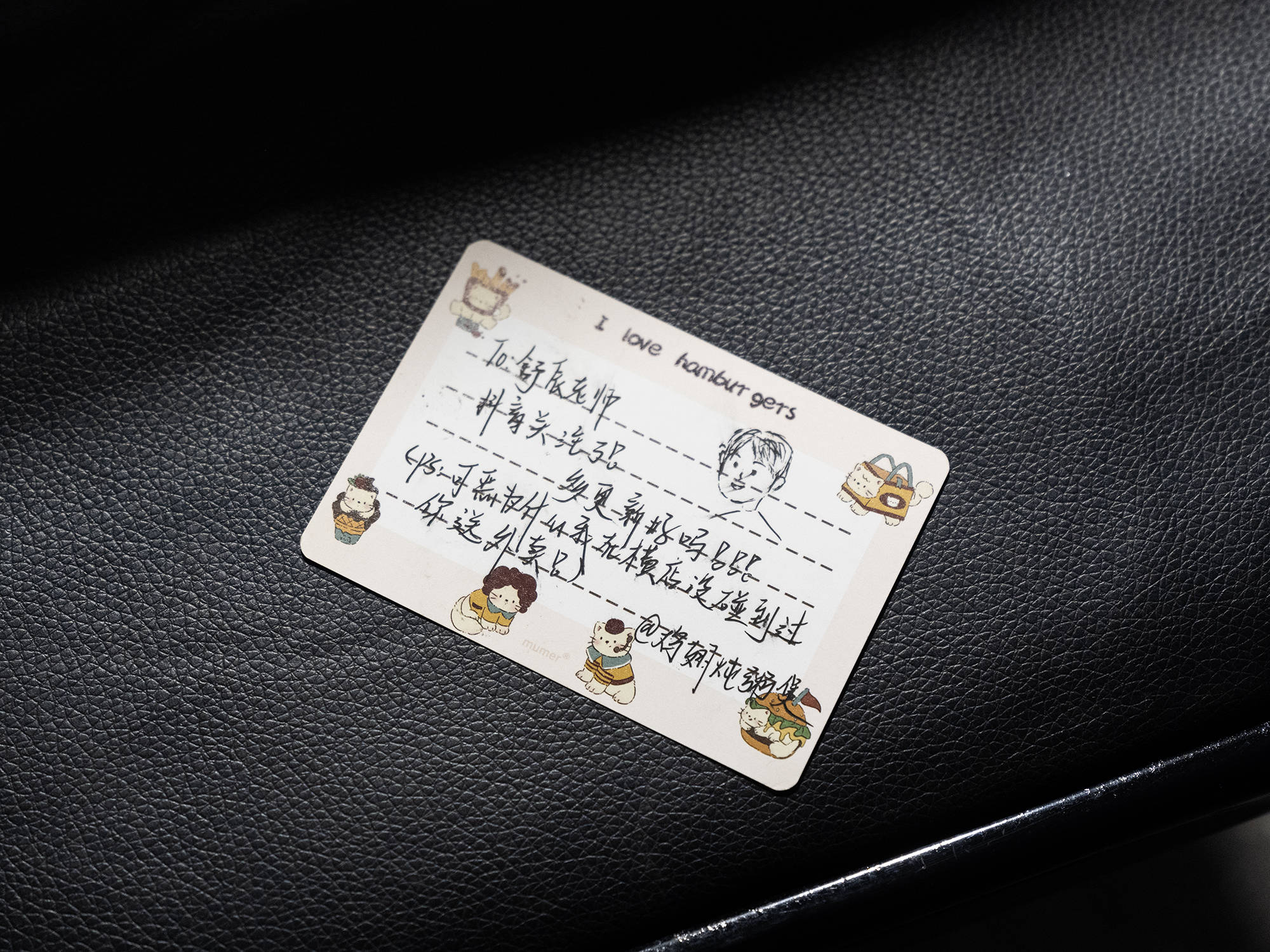 工人父母砸20万培养 00后演员没戏拍送外卖