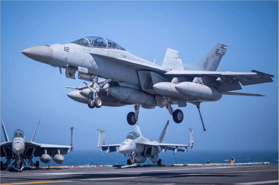 美媒披露两架美军机在南海相继坠毁事件最新进展：美海军已启动打捞作业