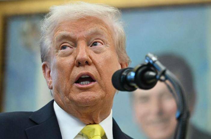 中美领导人刚通完电话<strong></p>
<p>立讯精密股票</strong>,特朗普一个电话打到东京,要亲自跟高市早苗谈谈,不道歉不行