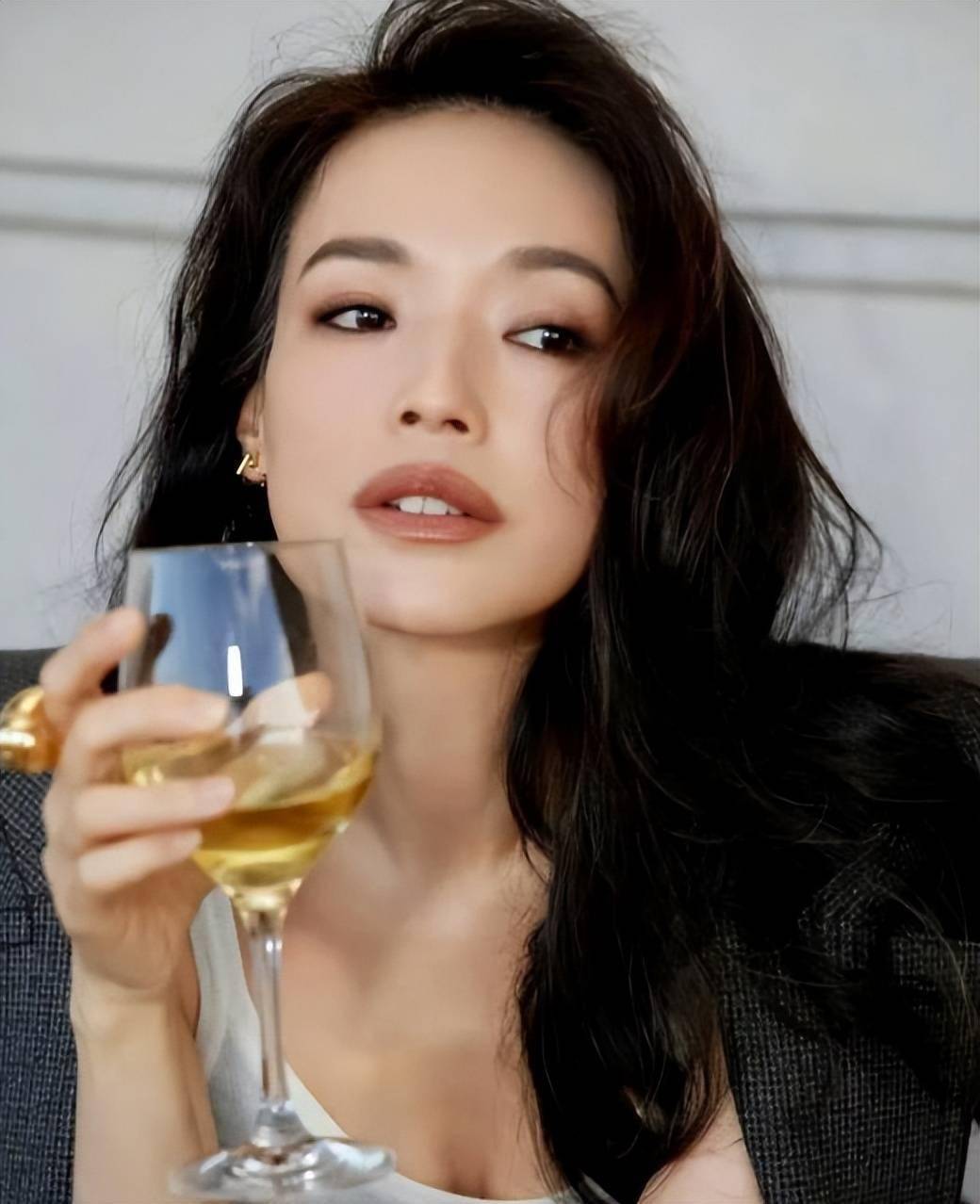 考古 | 舒淇备孕一年后失败<strong></p>
<p>立讯精密股票</strong>！曾深陷原生家庭困境的她现已成为自己的人生大女主