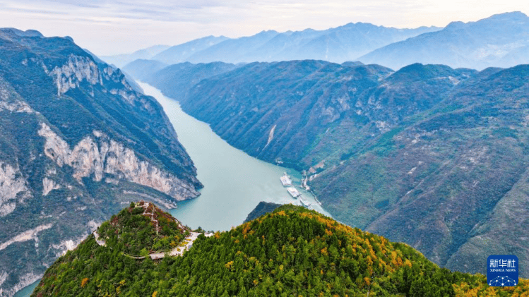 重庆巫山：初冬美景引客来